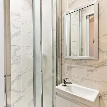 Equipe Dans Le 18eme Arrondissement Apartment